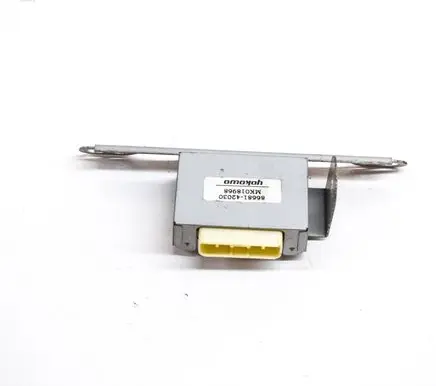 Toyota RAV 4 (XA50) Aerial antenna amplifier 8668142030