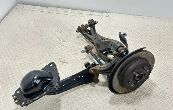Rear wheel hub spindle/knuckle