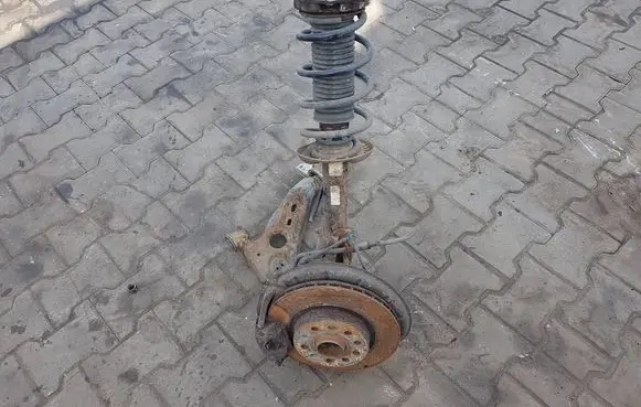 Volkswagen Golf VI Front wheel hub spindle knuckle