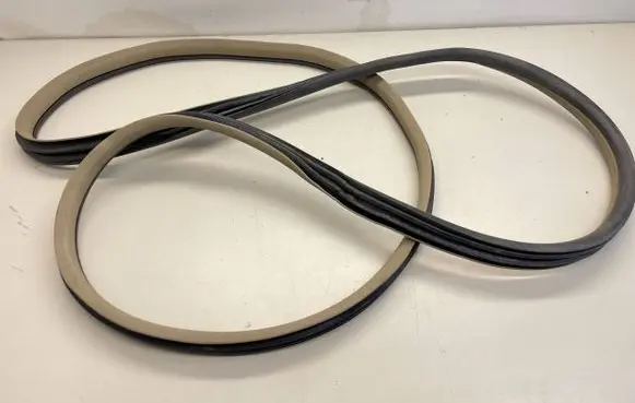Mercedes-Benz ML W166 Front door rubber seal A1666970051