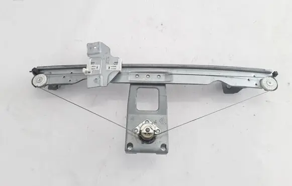 Dacia Duster Front door manual window regulator 8200733825