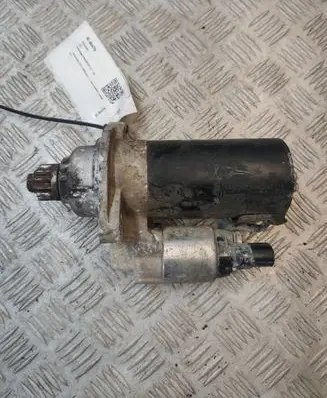 Volkswagen PASSAT B7 Starter motor 