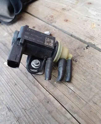 Volkswagen Golf VI Turbo solenoid valve 1K0906627B 4011464A
