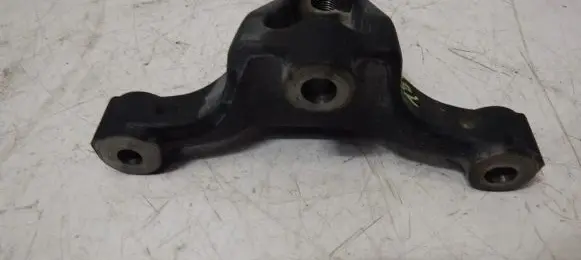 Opel Vivaro Engine mounting bracket