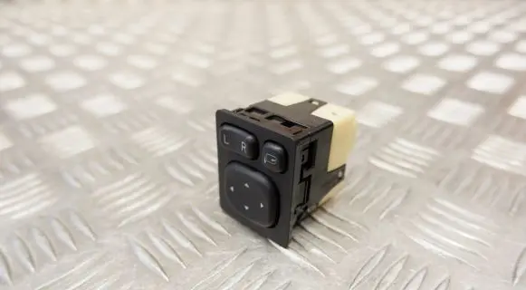 Toyota Auris E180 Wing mirror switch 8487002090