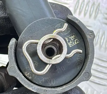 KIA Sportage Fuel injector 338002F300