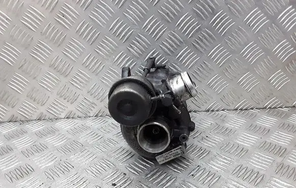 Volkswagen Golf IV Turbo 038145701a