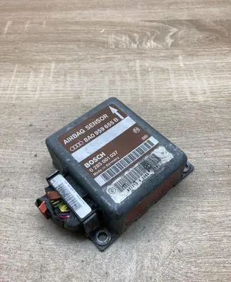 Audi A4 S4 B5 8D Airbag control unit/module 8A0959655B 0285001037