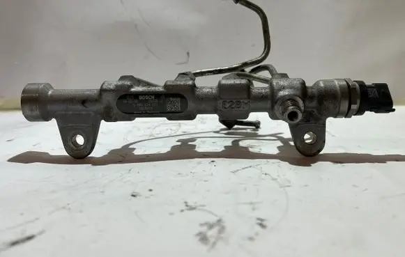 Opel Insignia A Fuel main line pipe 55576177 292735L2 0445214221
