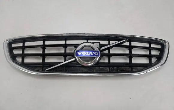 Volvo V40 Front bumper upper radiator grill 31353120