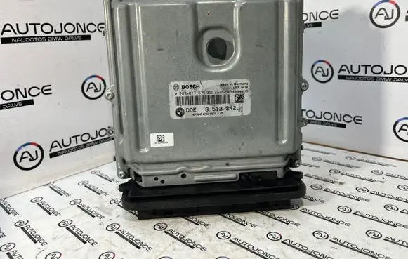 BMW 5 F10 F11 Engine control unit/module 0281017679 030239710 8513242