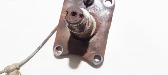 Mazda MPV Stub axle 