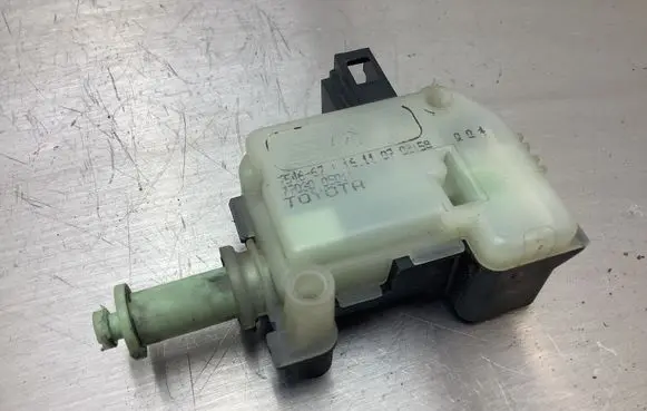 Toyota Avensis T250 Fuel tank cap lock motor 754667