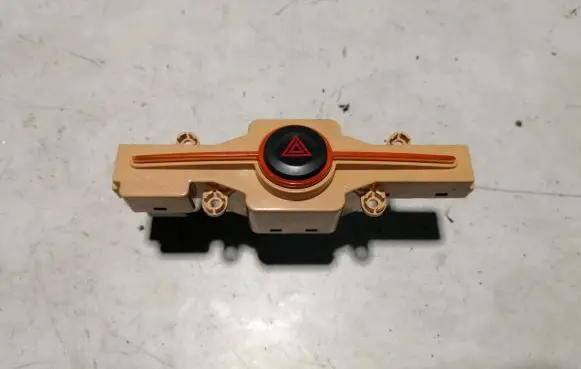 KIA Carens I Hazard light switch