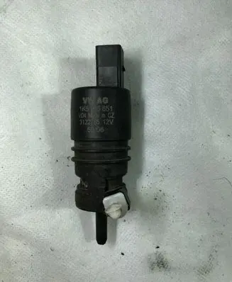 Volkswagen PASSAT B6 Windscreen/windshield washer pump 1K5055651
