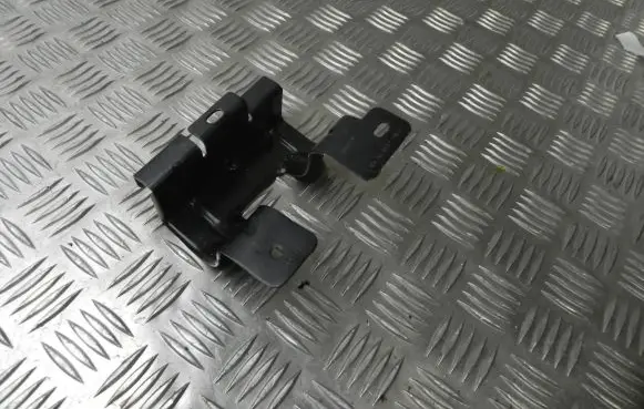 Jaguar I-Pace EGR valve cooler bracket J9D3281K35AB VD18186