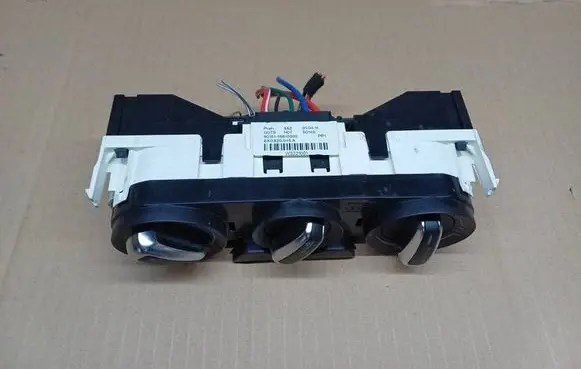 Audi A1 Climate control unit 8X0820045A W5221001