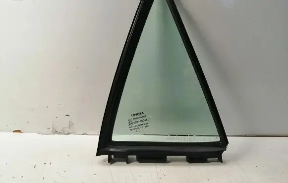Toyota Auris 150 Rear vent window glass 6818802090