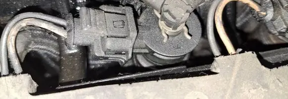 Peugeot 207 Fuel injector 0445110252