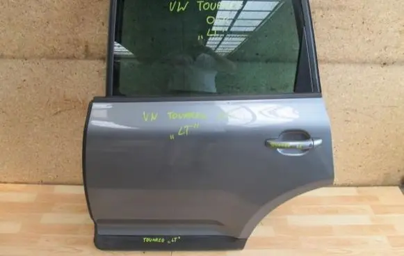 Volkswagen Touareg III Rear door