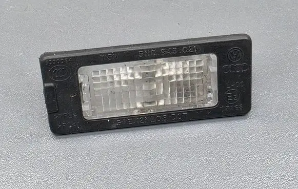 Volkswagen Touran II Number plate light 5N0943021