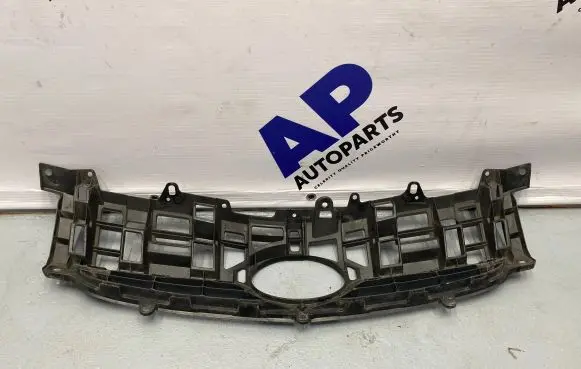 Toyota Prius (XW30) Front grill 5311147020