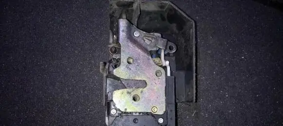 Alfa Romeo 156 Front door lock 16835553