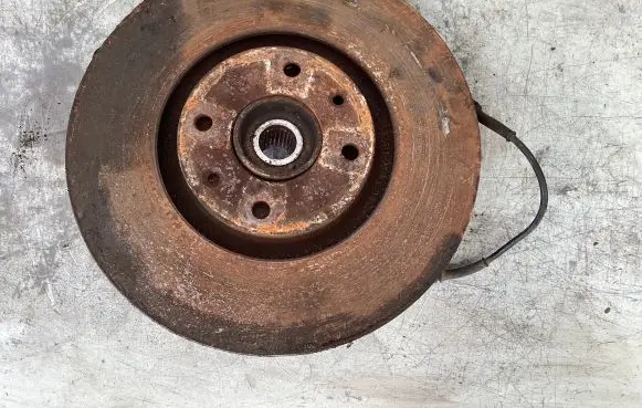 Front wheel hub