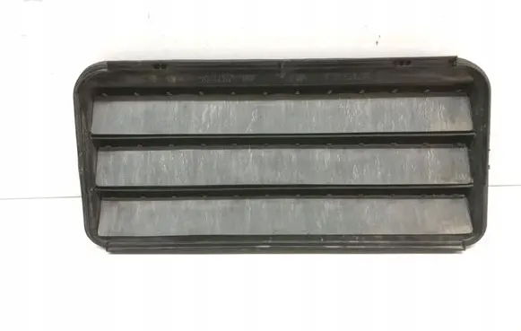 Quarter panel pressure vent
