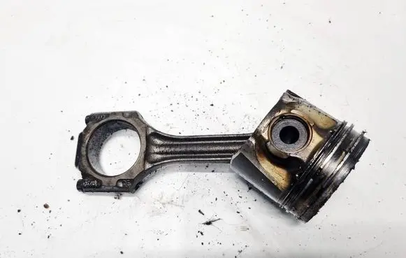 Skoda Octavia Mk1 (1U) Piston with connecting rod 