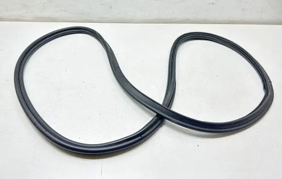 Renault Captur Trunk rubber seal (body) 908303115R