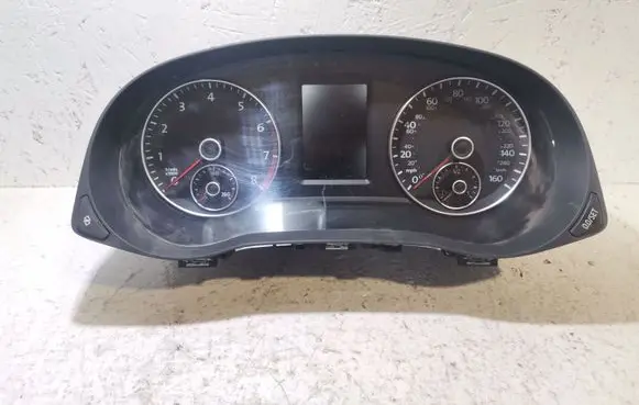 Volkswagen PASSAT B7 Speedometer (instrument cluster) 561920970B