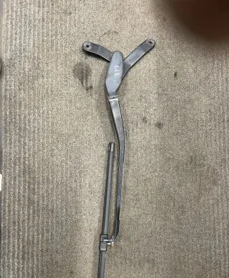Mercedes-Benz E W212 Front wiper blade arm A2128200944
