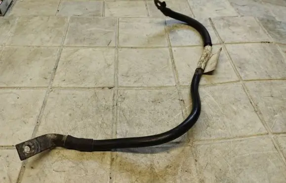 Volkswagen Touran I Negative earth cable (battery)