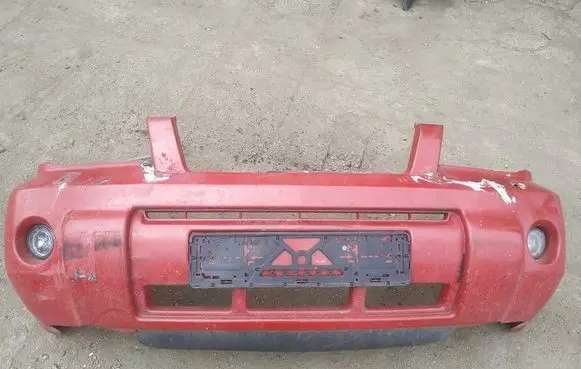 Nissan X-Trail T30 Front bumper RAUDONAS