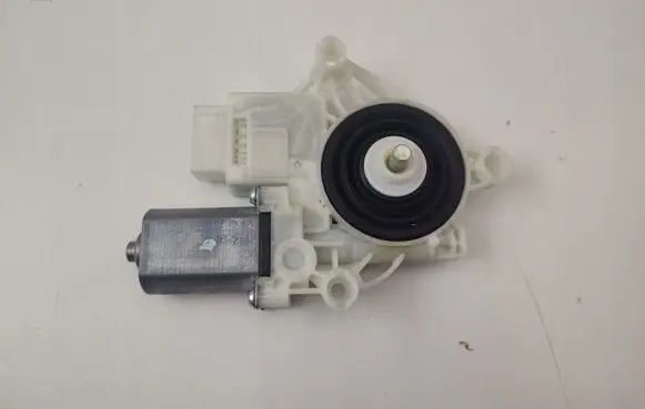 BMW 3 G20 G21 Rear door window regulator motor 8495868