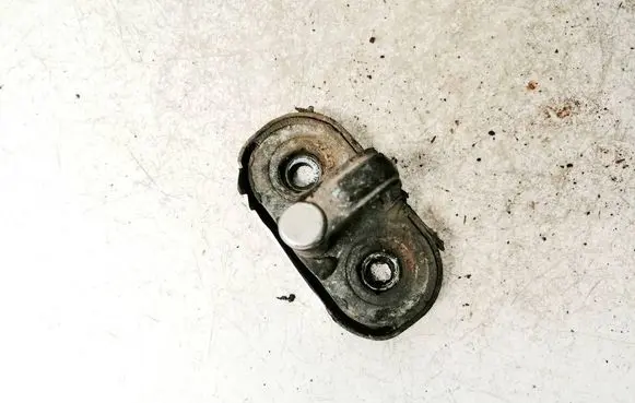 Volkswagen Touran I Front door lock loop/hook striker 