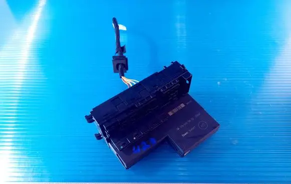 Mercedes-Benz E W210 Relay mounting block 0195455632 98W42