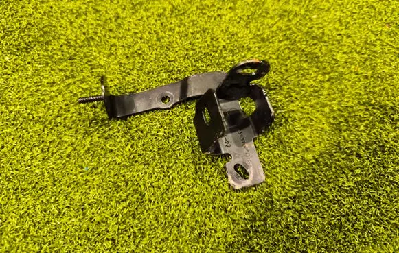 Engine mounting bracket