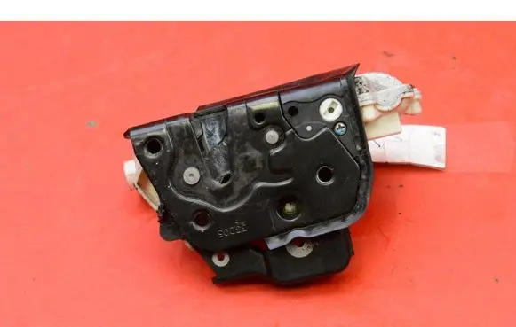 Audi A6 Allroad C5 Front door lock 4F1837016