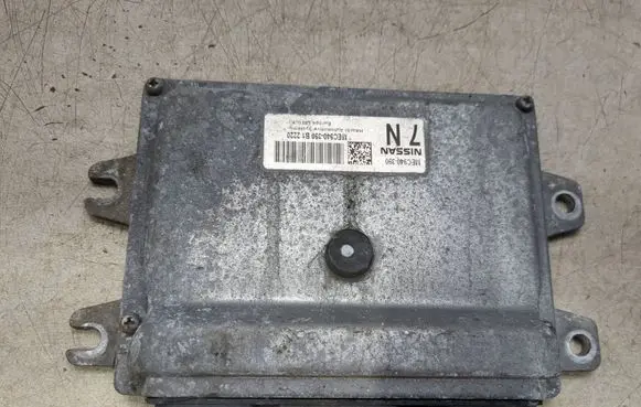 Nissan Juke I F15 Engine control unit/module MEC940390