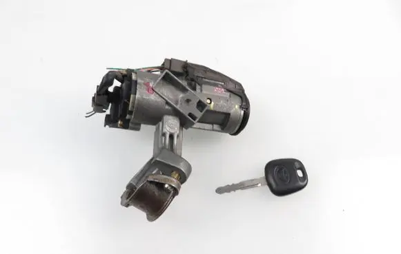 Toyota Corolla E120 E130 Ignition lock 45020024