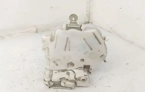 Honda FR-V Front door lock
