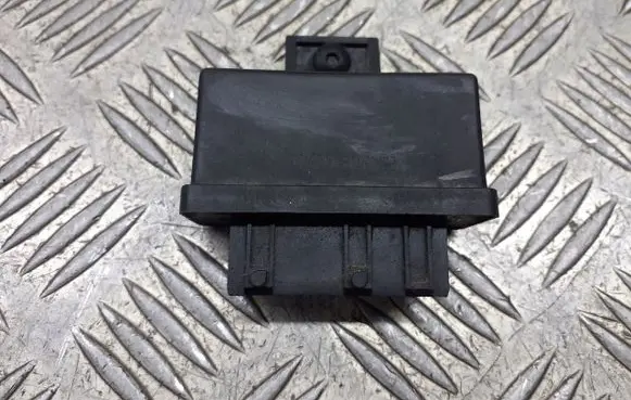 Peugeot 308 SW Fuel pump relay 240107