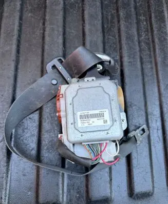 Infiniti M30 Front seatbelt CA446HR11 1061205 1056279