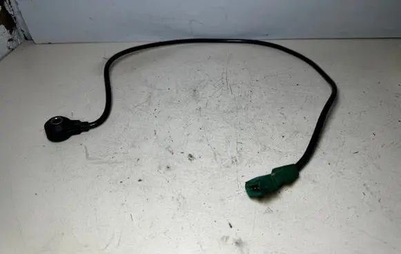 Audi A4 S4 B5 8D Detonation knock sensor 054905377H 054905377 5WM1511