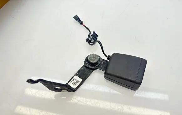 BMW 3 G20 G21 Rear seatbelt buckle 635742300C