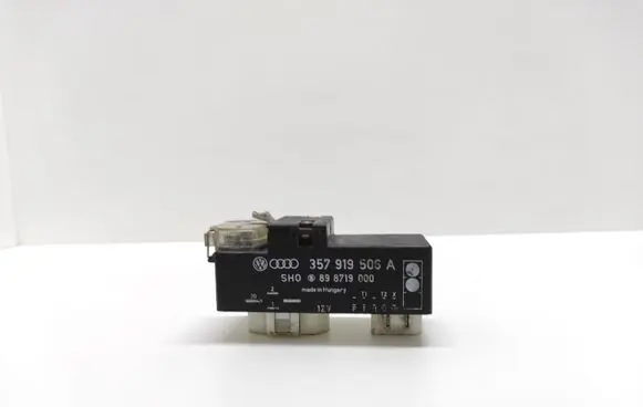 Volkswagen PASSAT B3 Coolant fan relay 357919506A 898719000