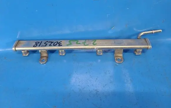 Chrysler 200 Fuel injector supply line/pipe 4627355AA