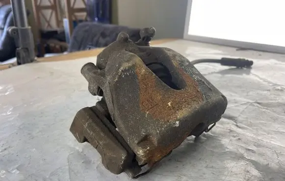 Opel Zafira B Front brake caliper